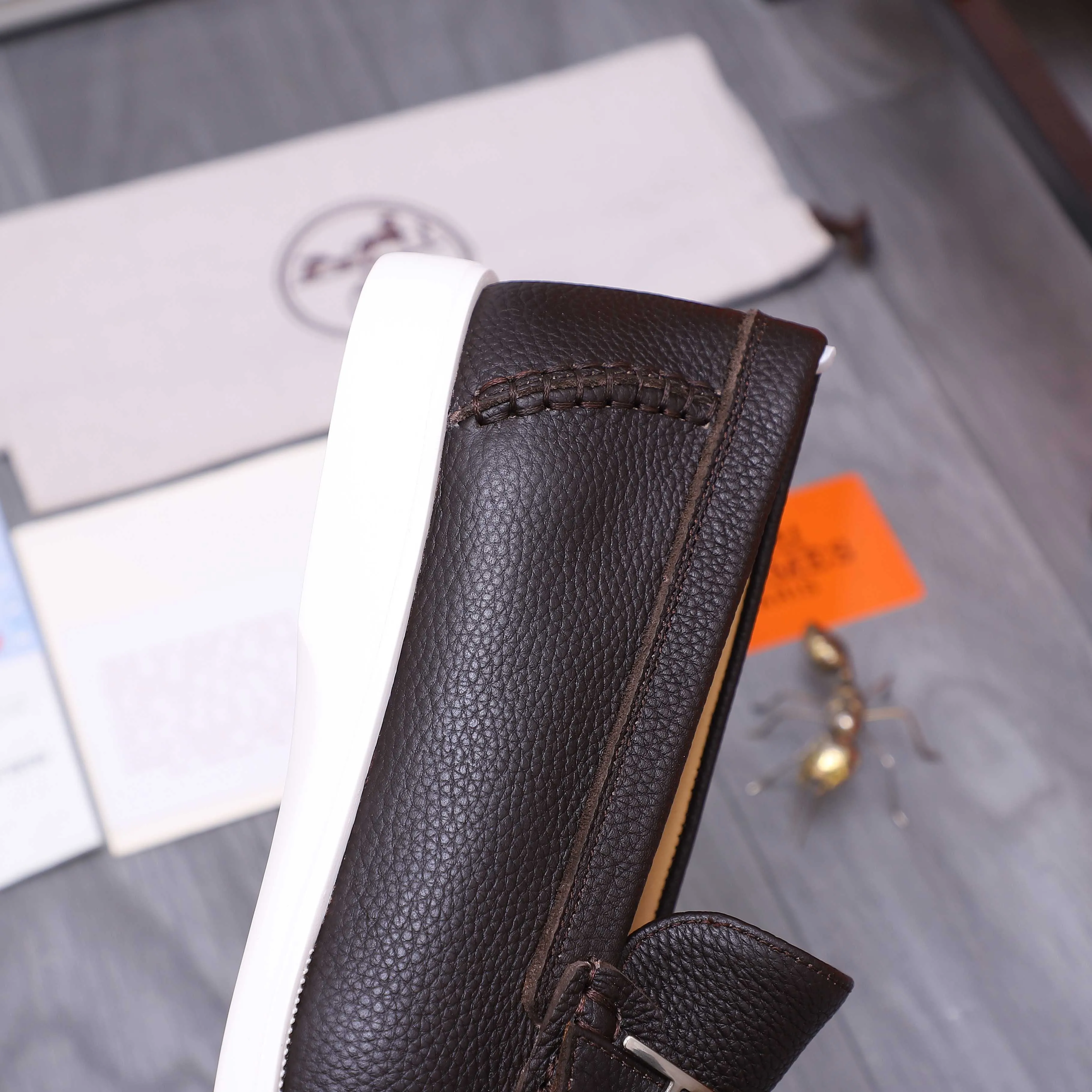 Men's shoes 💰p560 Product trademark: HERMES "Hermes" casual slip-on men's shoes. Regular size: 38-46 (45.46 is custom-made and non-returnable) Product materials: Selected pebbled cowhide upper, cowhide lining, original foam rubber ultra-light sole